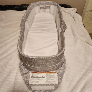 Baby delight snuggle nest portable bassinet